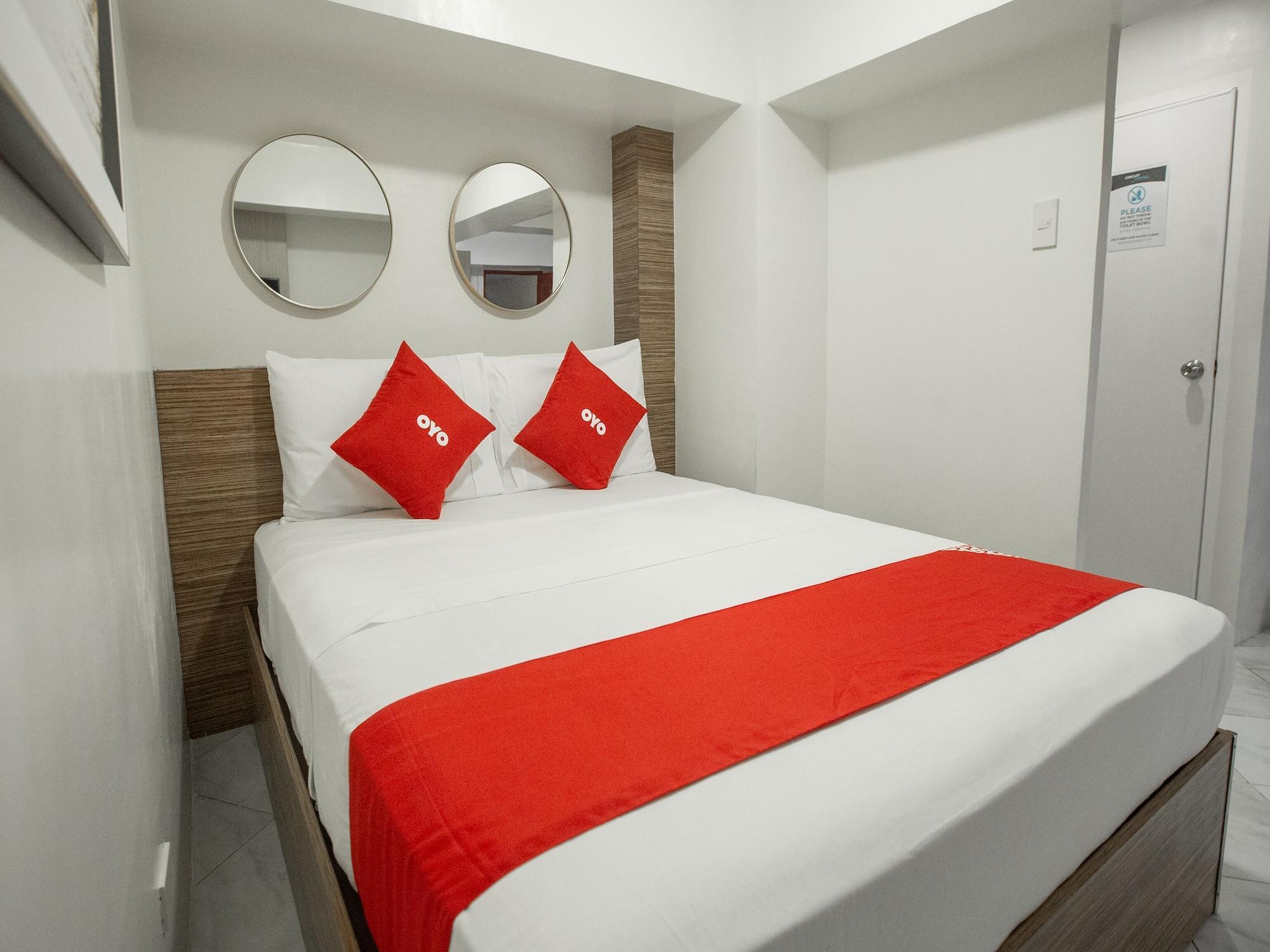 Circuit Hostel Makati City Bagian luar foto