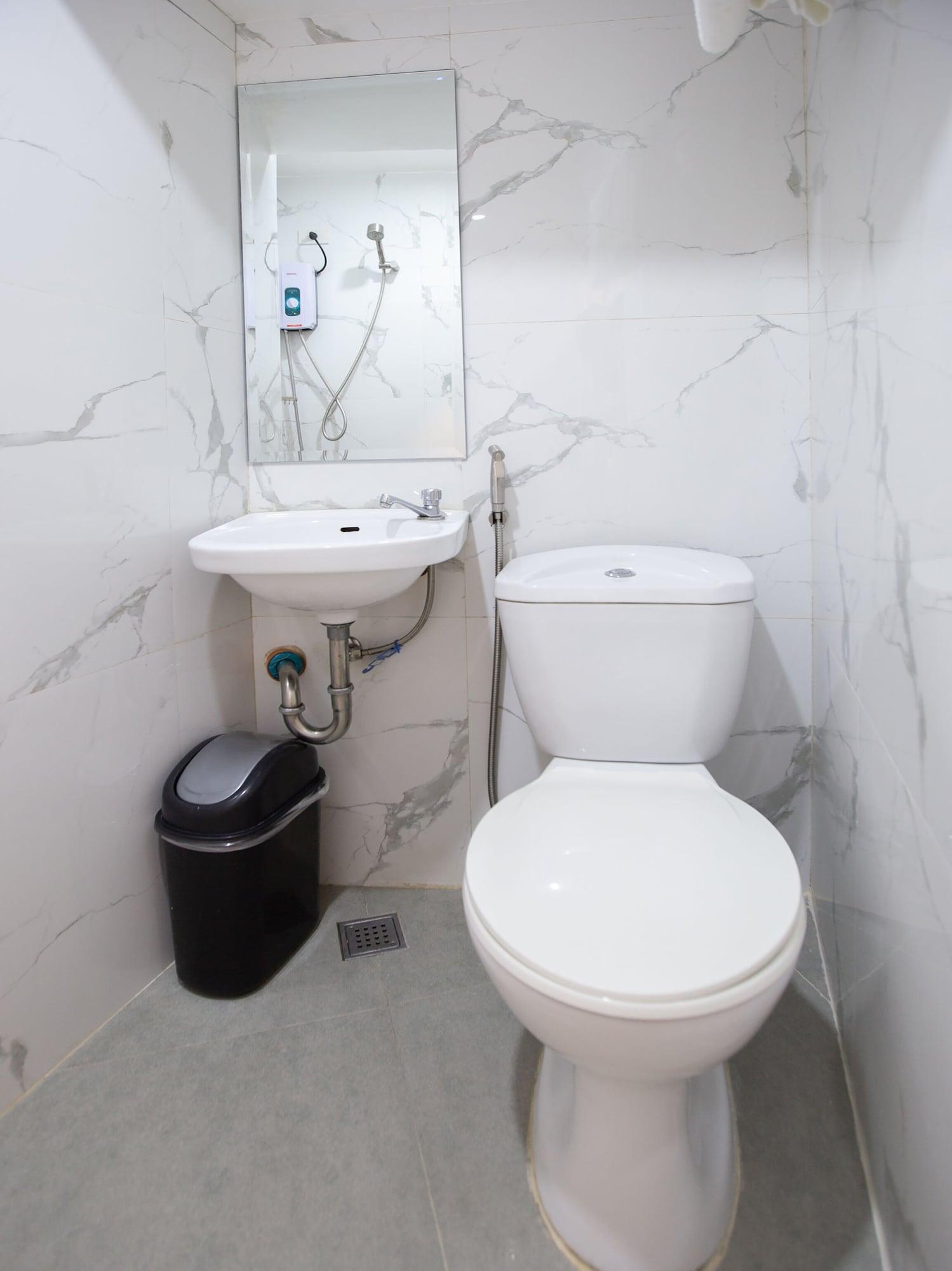 Circuit Hostel Makati City Bagian luar foto