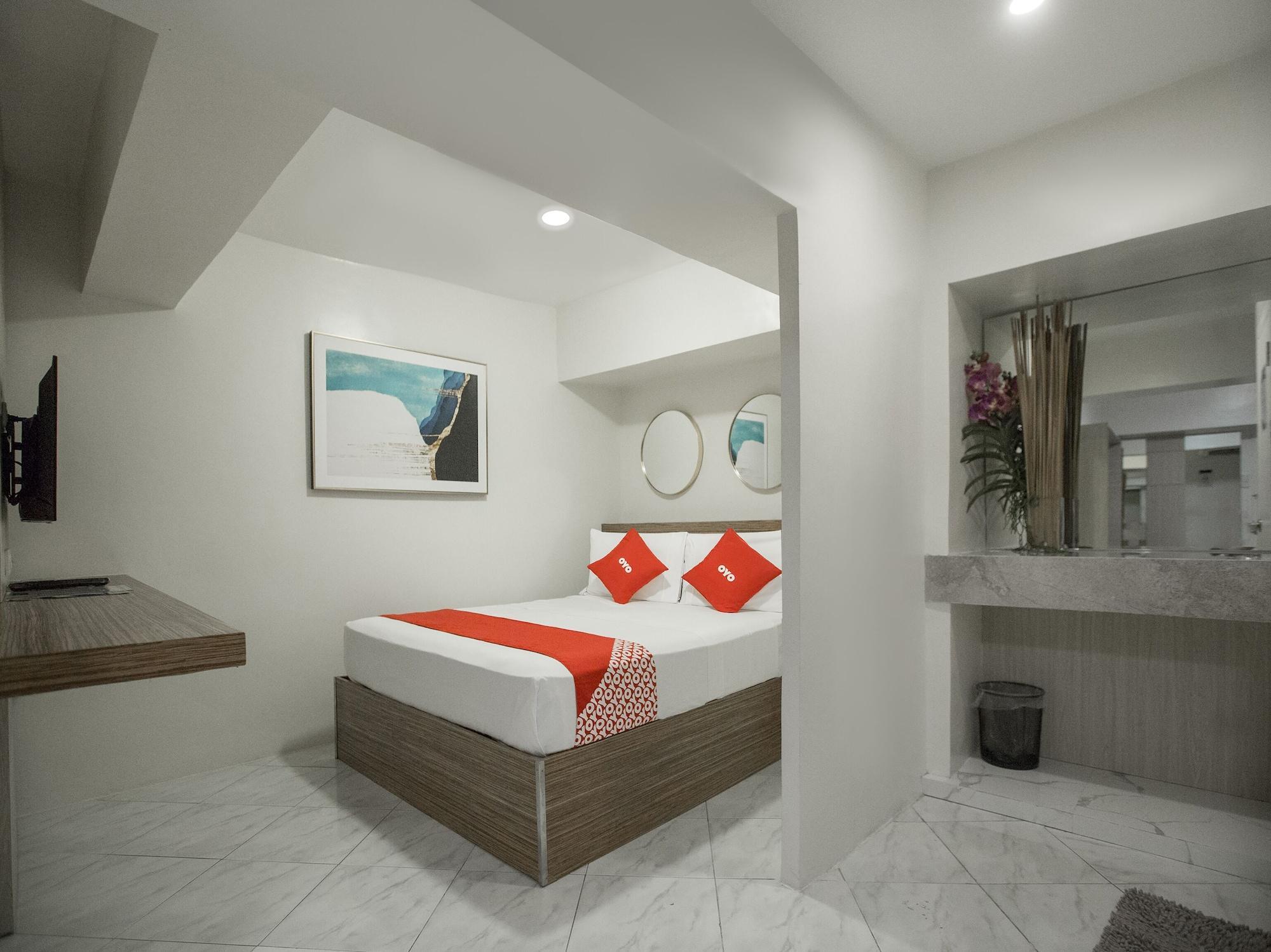 Circuit Hostel Makati City Bagian luar foto