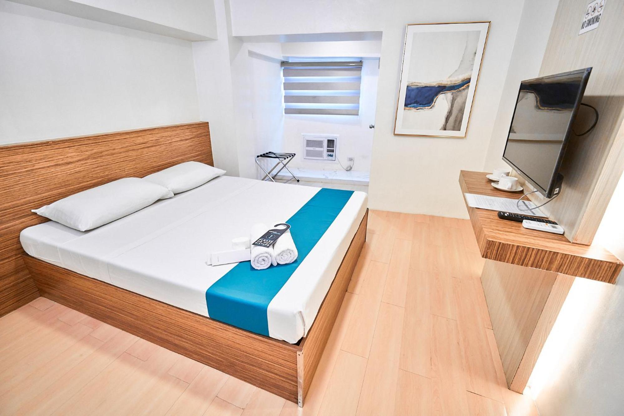 Circuit Hostel Makati City Bagian luar foto