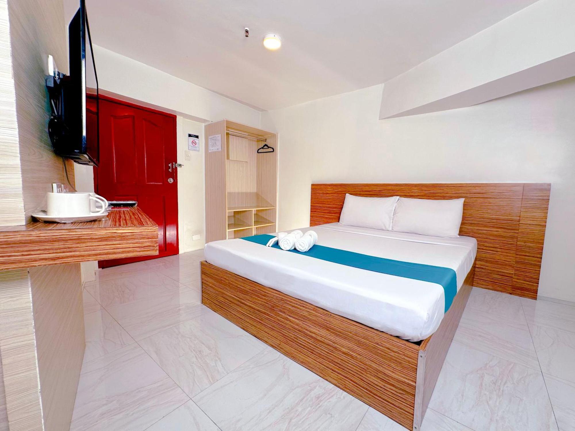 Circuit Hostel Makati City Bagian luar foto