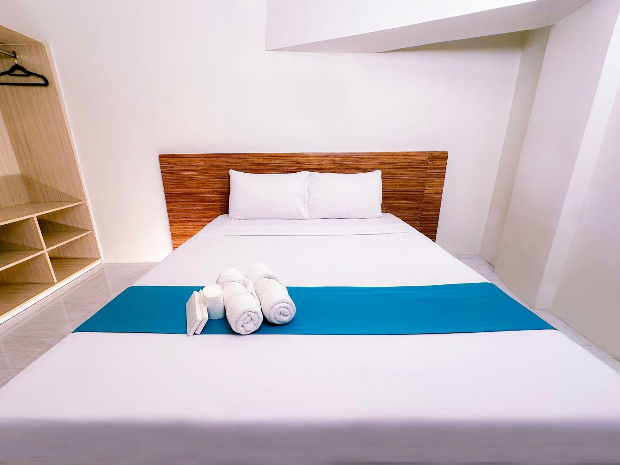 Circuit Hostel Makati City Bagian luar foto